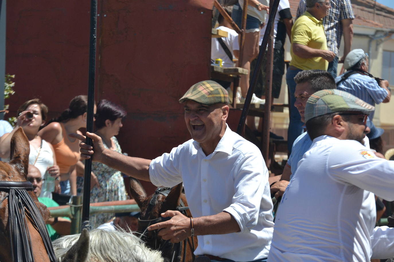 Hinojosa «echa la bandera» para vencer al poder feudal