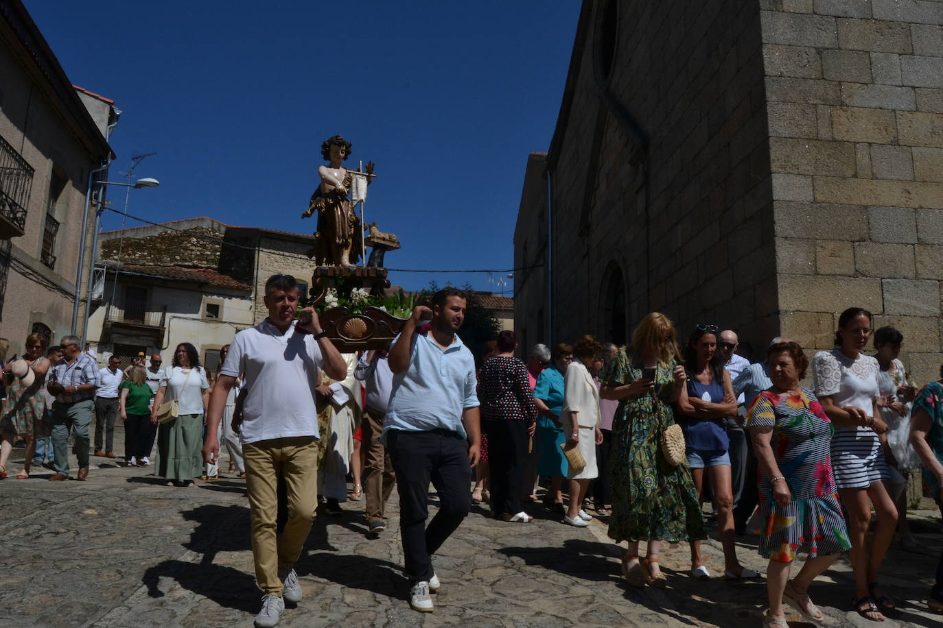 Hinojosa «echa la bandera» para vencer al poder feudal