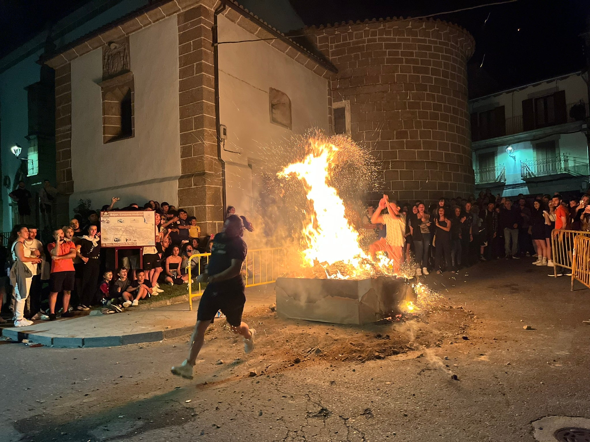 Lleno en la hoguera de San Juan en Béjar