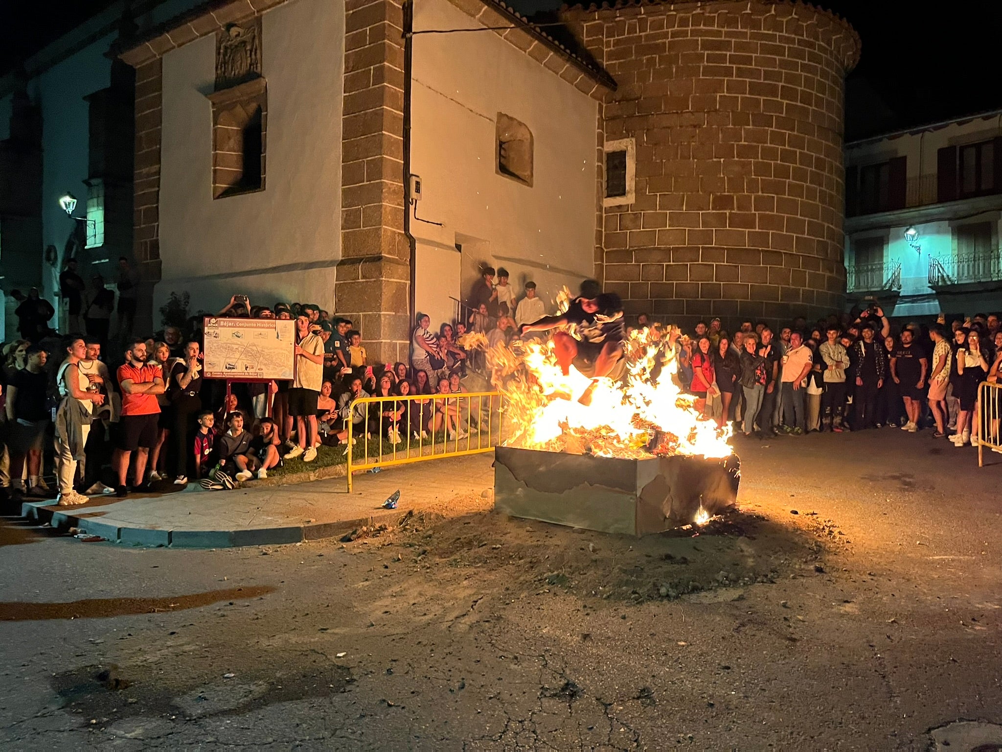 Lleno en la hoguera de San Juan en Béjar