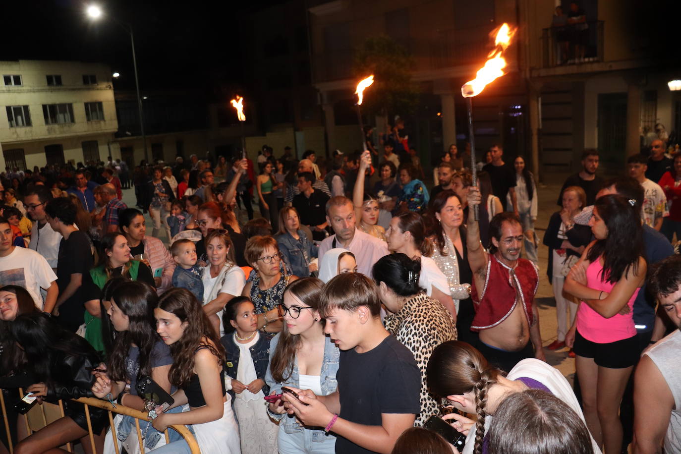 La magia de San Juan llena la noche de Guijuelo