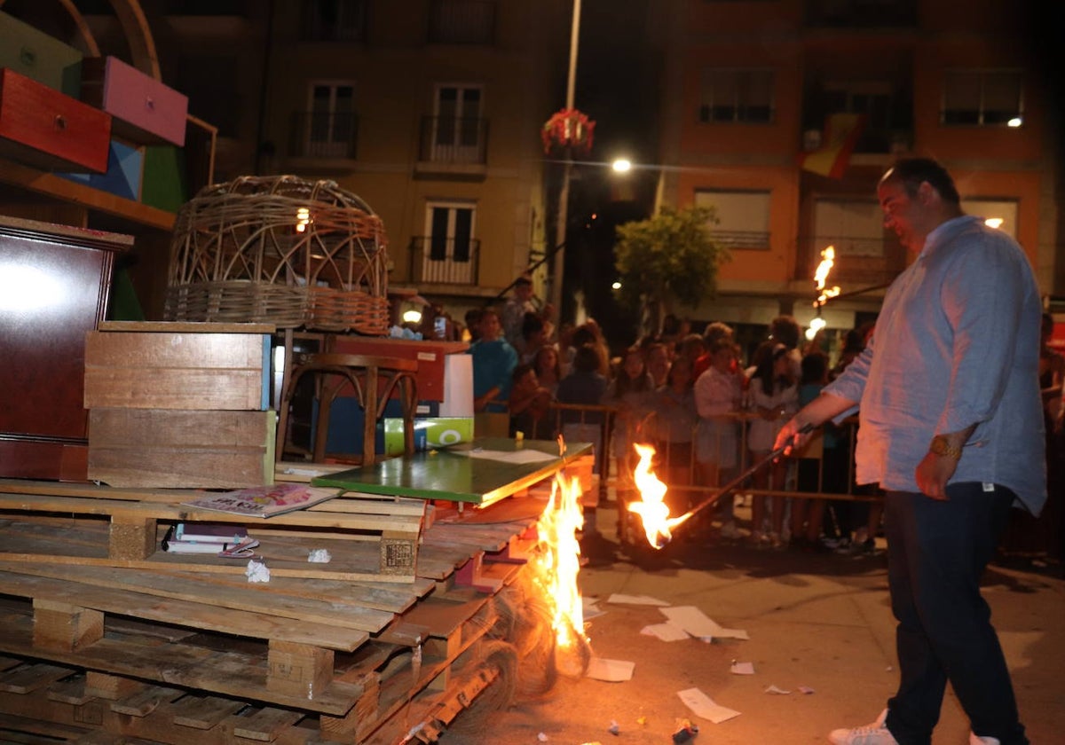 La magia de San Juan llena la noche de Guijuelo