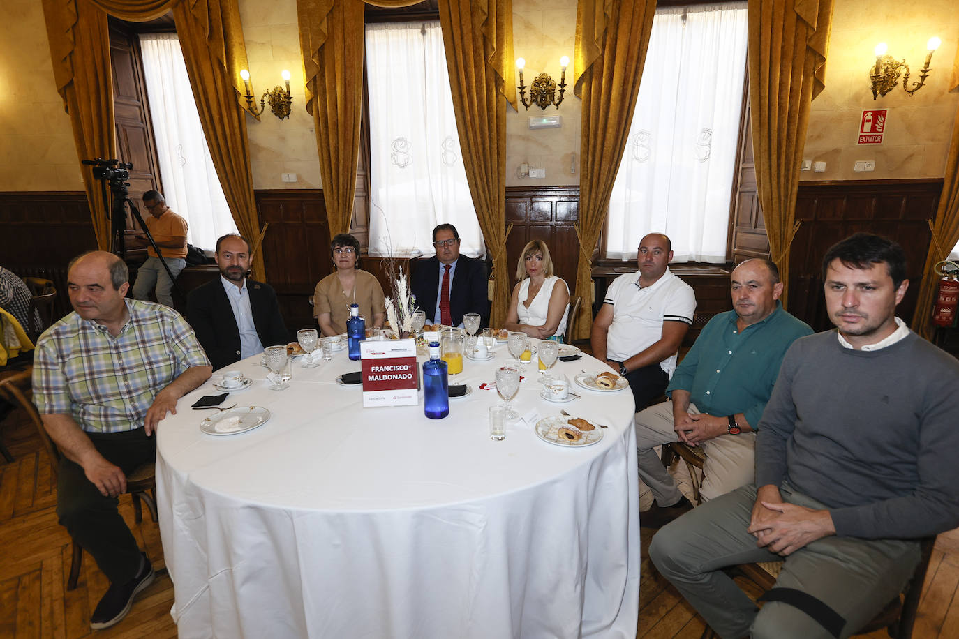 Juan Manuel García (Adezos), Óscar Lorenzo y Nilda Sánchez (Universidad de Salamanca), Alberto Alonso (Banco Santander), Ana Crespo (Cuperal), Juan Antonio Martín (Agropecuaria Martín Hernández), Blas Iglesias Y Emilio García.