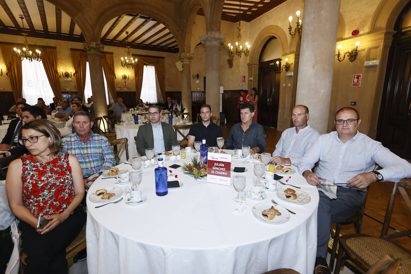 Candy Fernández y Herminio Mangas (COAG Salamanca), Mariano Olea (Asaja), Pablo Chaves (UCCL Salamanca), José Luis Rodríguez y Óscar Rodríguez (Asociación de Ganaderos 19 de Abril) y Carlos José Sánchez (UPA).