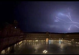Tormenta sobre la Plaza Mayor.