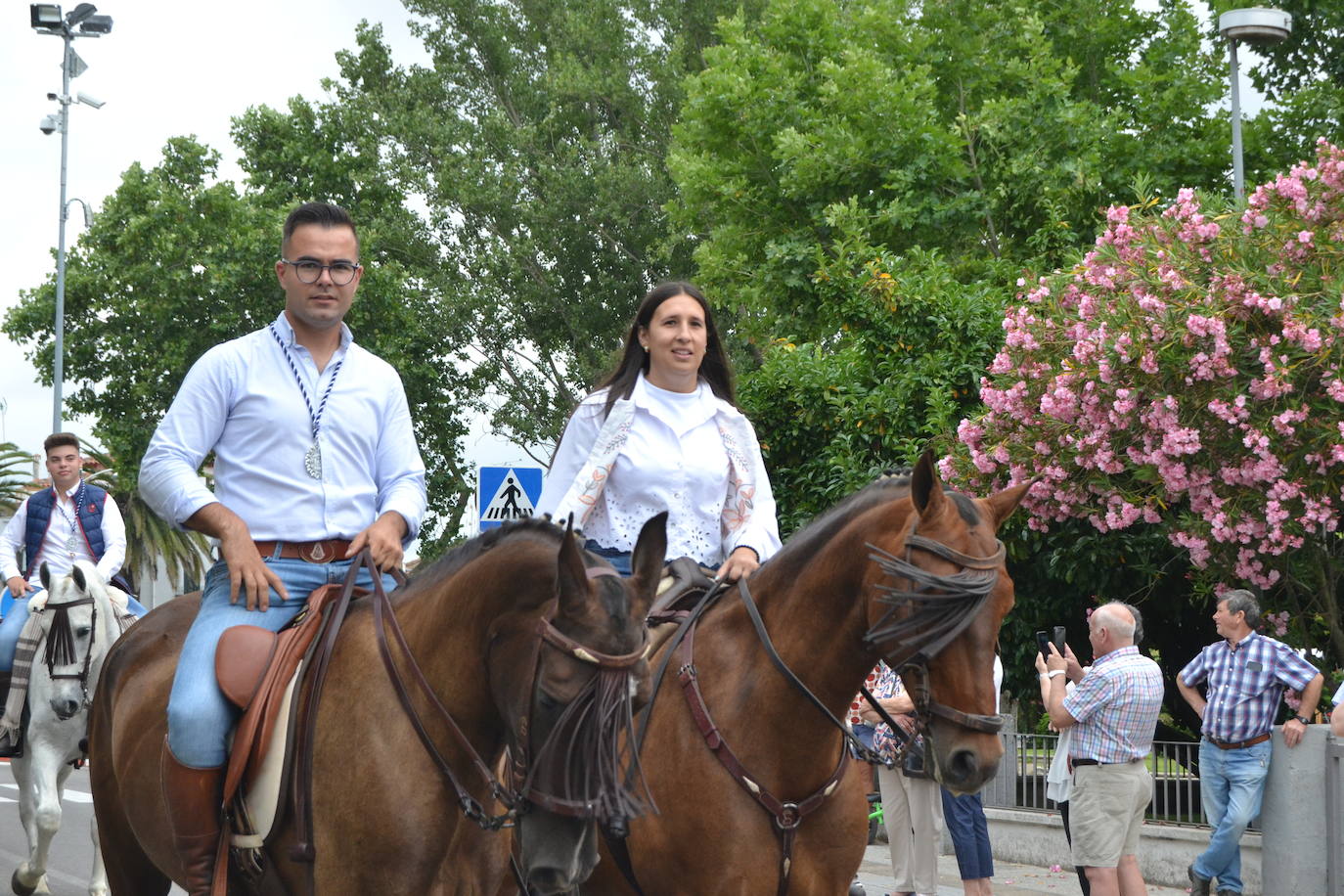 Los romeros mirobrigenses, en camino a la Peña de Francia pendientes del cielo