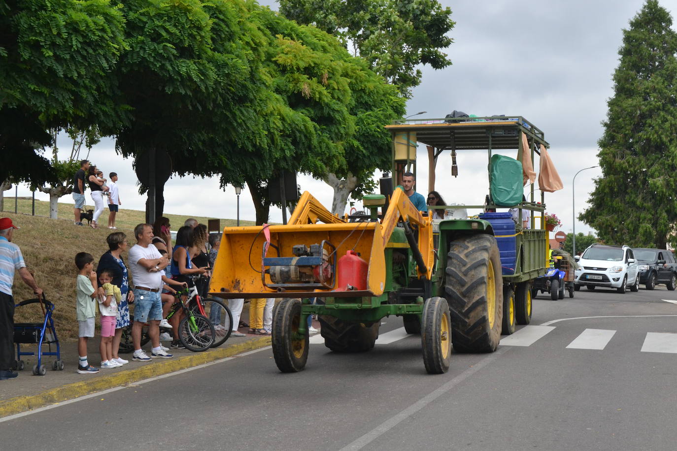 Los romeros mirobrigenses, en camino a la Peña de Francia pendientes del cielo