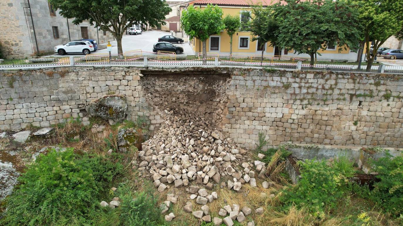 La muralla, vista desde abajo.