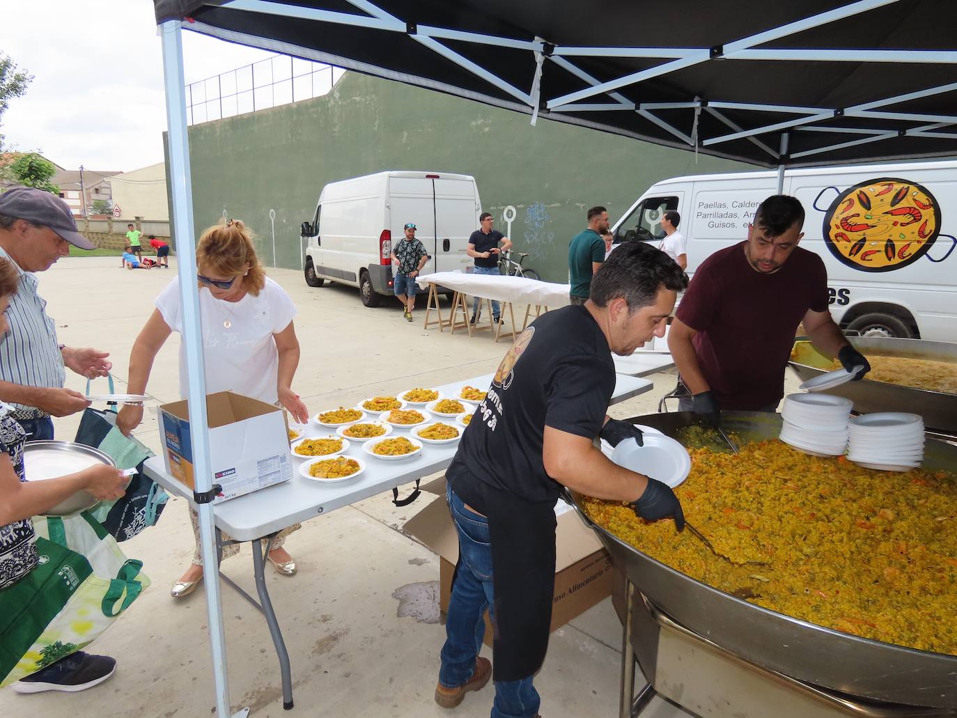 Paella para 750 paladares en Paradinas de San Juan