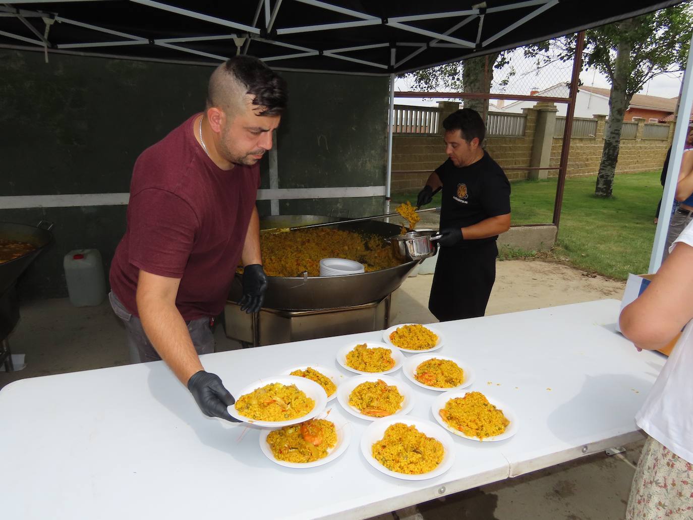 Paella para 750 paladares en Paradinas de San Juan