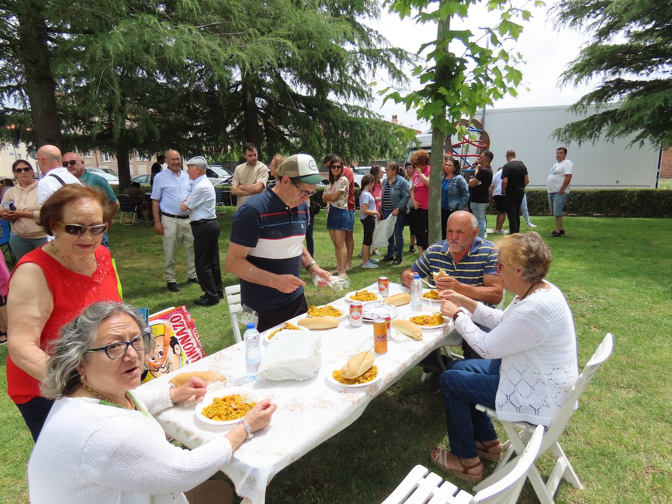 Paella para 750 paladares en Paradinas de San Juan