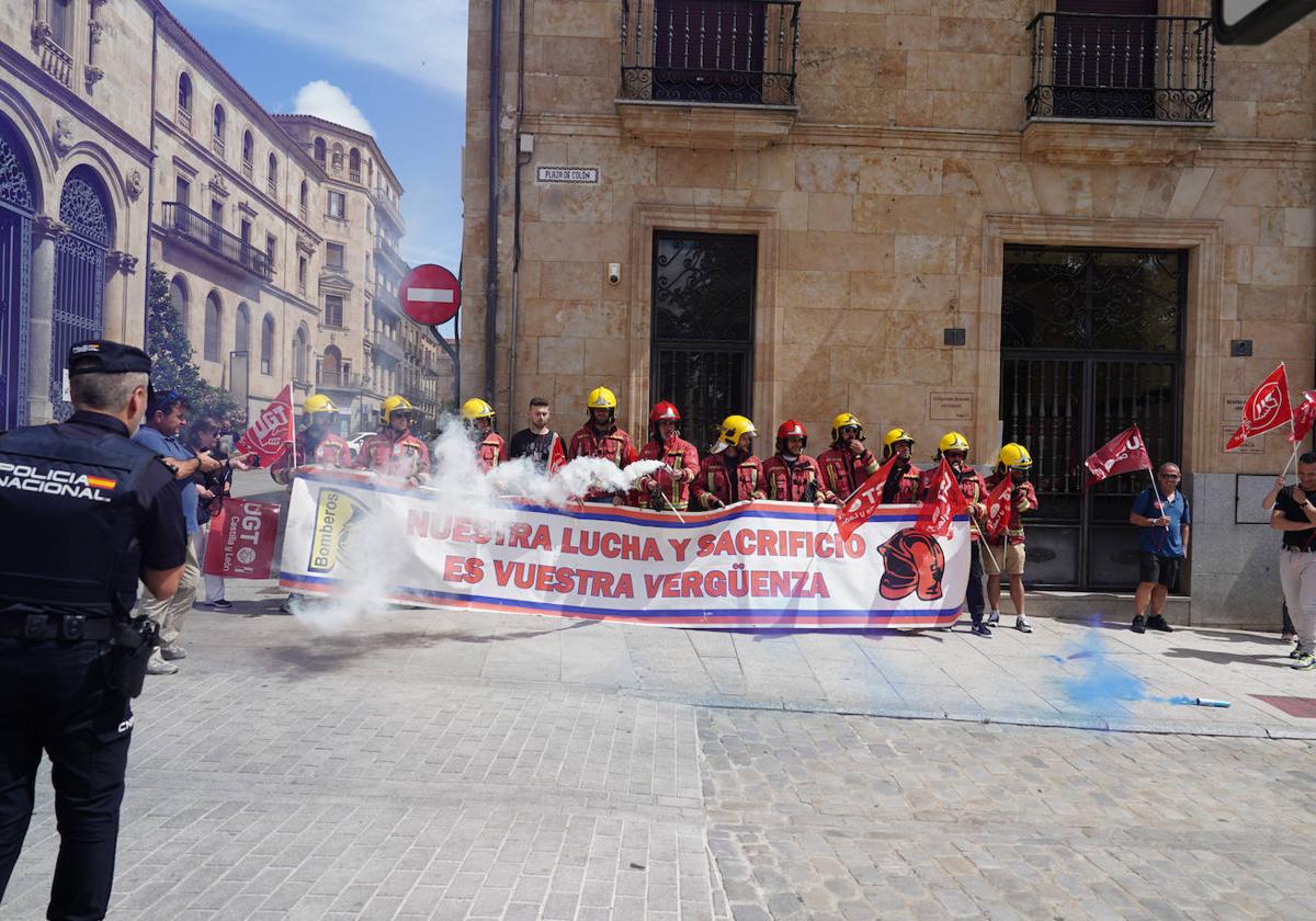 Protesta de los Bomberos en contra de la Diputación.