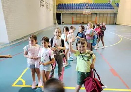 Los escolares han comenzado este lunes su participación en «Verano en Guijuelo».