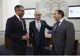 Ángel Peralvo, Javier Iglesias y Eloy Ruiz en la presentación del programa de ayudas a los ayuntamientos