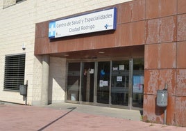 Entrada principal del Centro de Especialidades en Ciudad Rodrigo