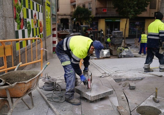 Trabajadores en una obra en el centro de Salamanca.