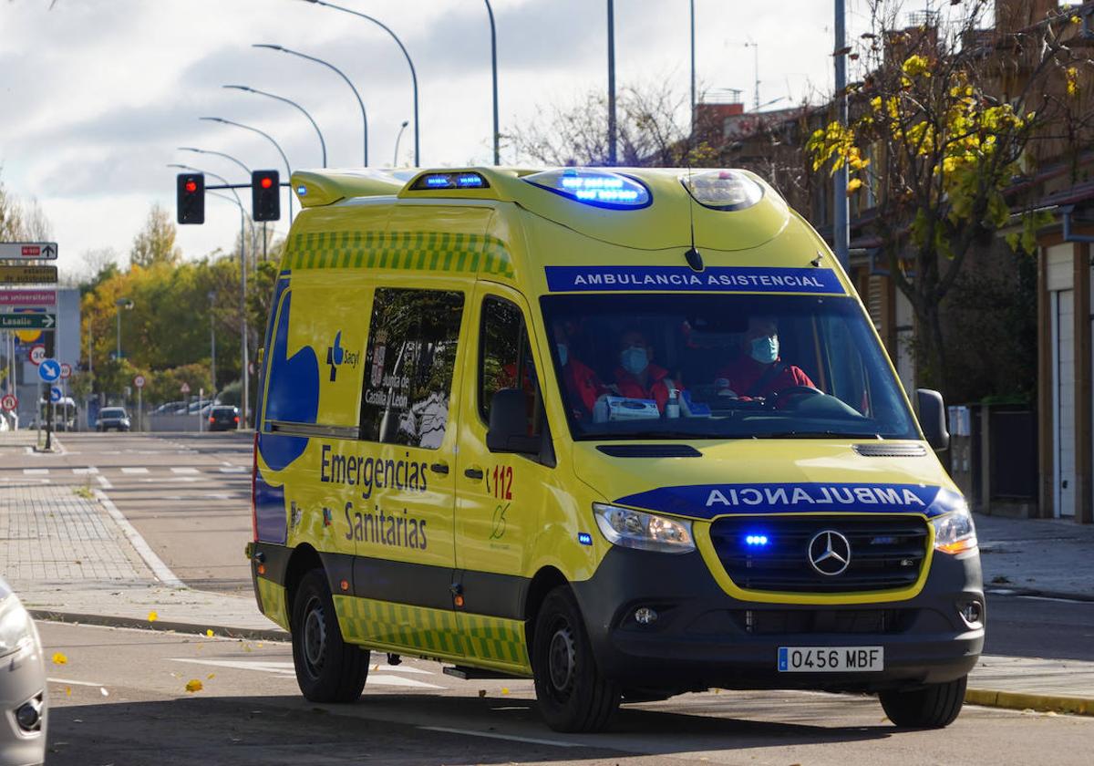 Una ambulancia del Sacyl en una foto de archivo