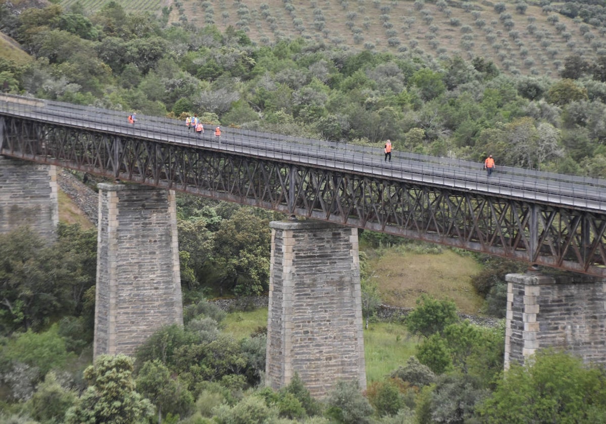 Uno de los puentes del Camino del Hierro.