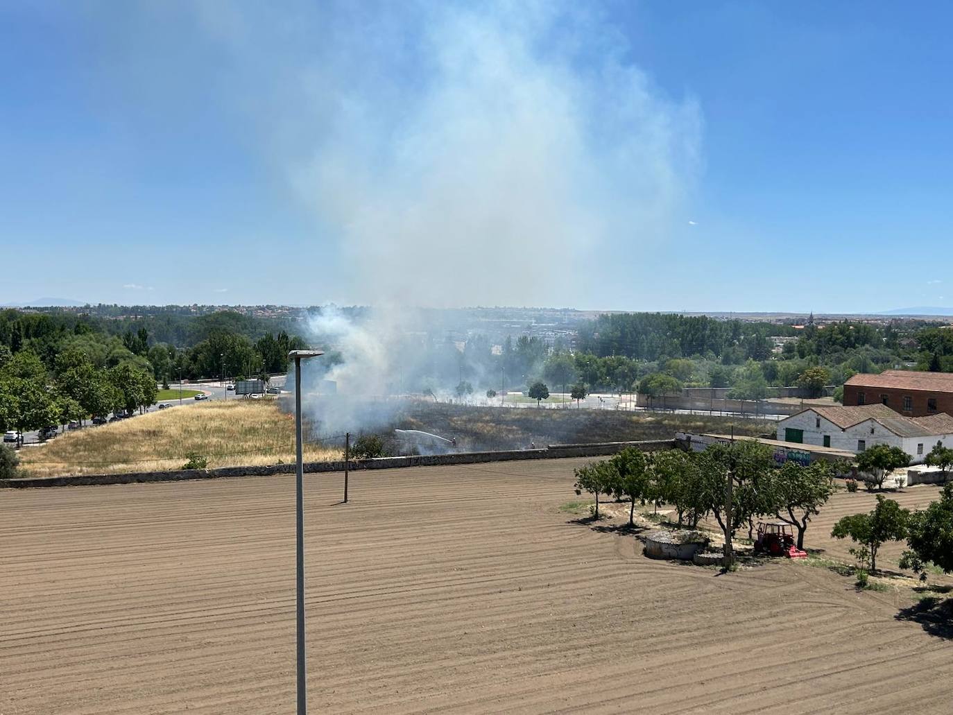 Así ha quedado el solar del Camino de las Aguas tras el incendio