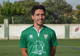 Cristóbal Gil, con la camiseta del CD Guijuelo.