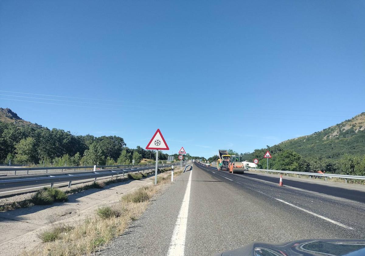 Imagen de los trabajos que se están ejecutado esta semana en el Puerto de Vallejera.