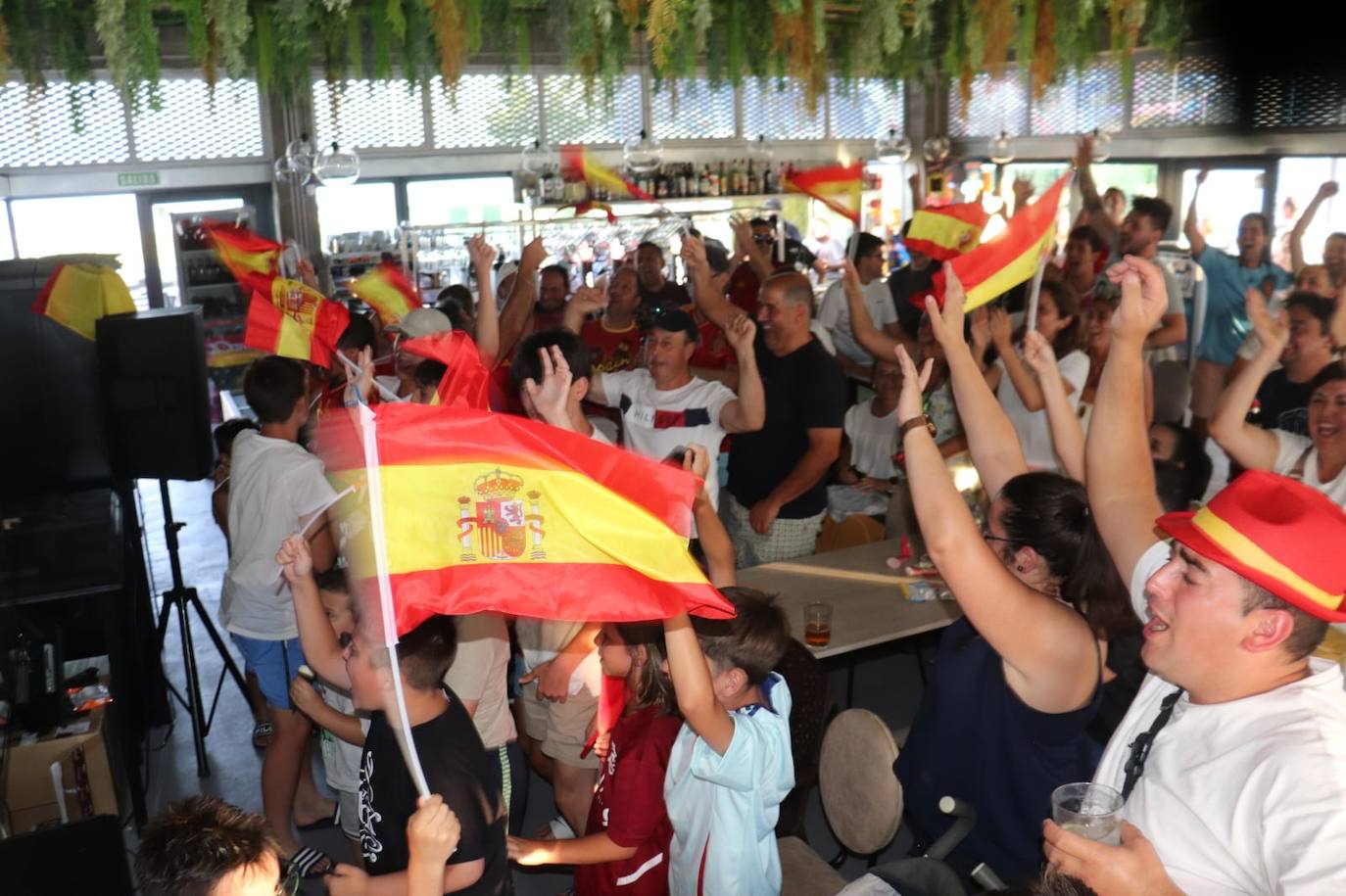 Gran ambiente en las calles de Salamanca para animar a España contra Alemania