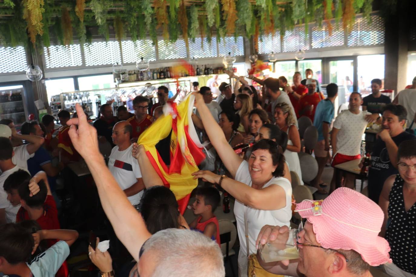 Gran ambiente en las calles de Salamanca para animar a España contra Alemania