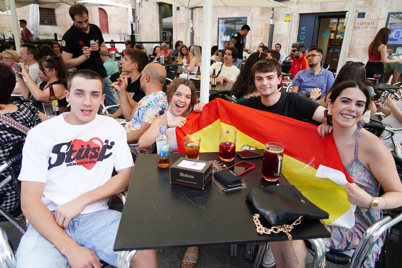 Gran ambiente en las calles de Salamanca para animar a España contra Alemania