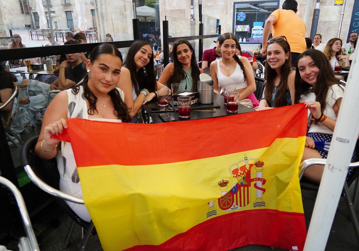 Gran ambiente en las calles de Salamanca para animar a España contra Alemania