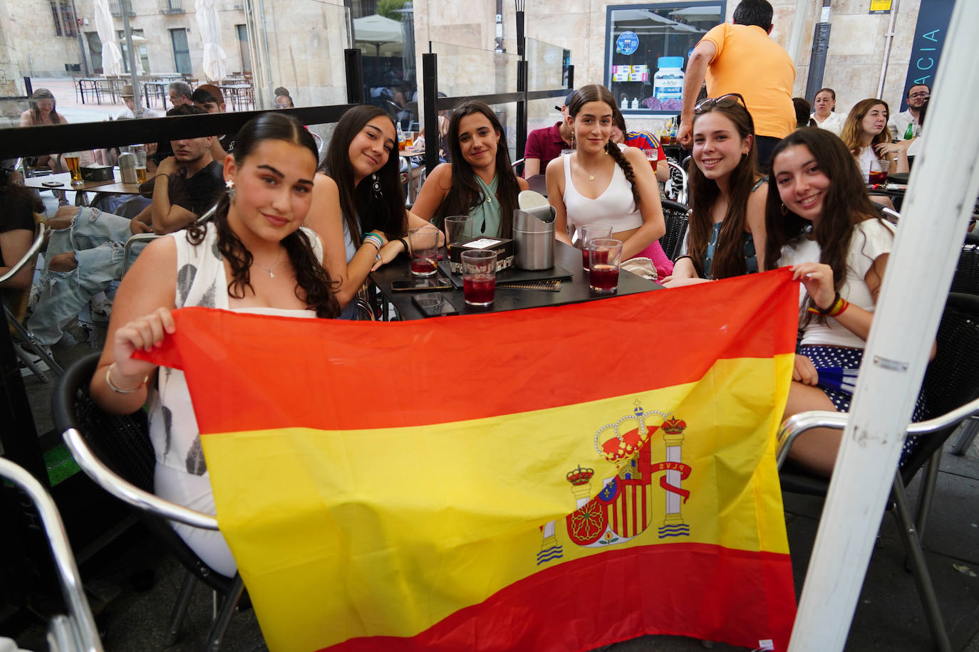 Gran ambiente en las calles de Salamanca para animar a España contra Alemania