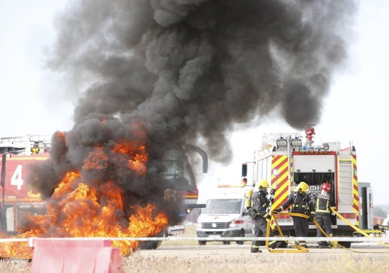 Efectivos de los bomberos de la Diputación de Salamanca, en una intervención.