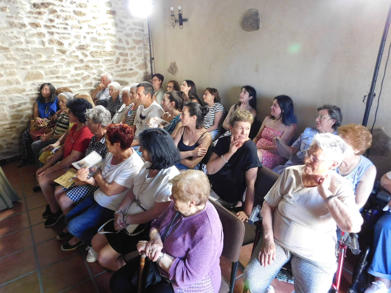 Nebrija encandila a los vecinos de Villar de Peralonso