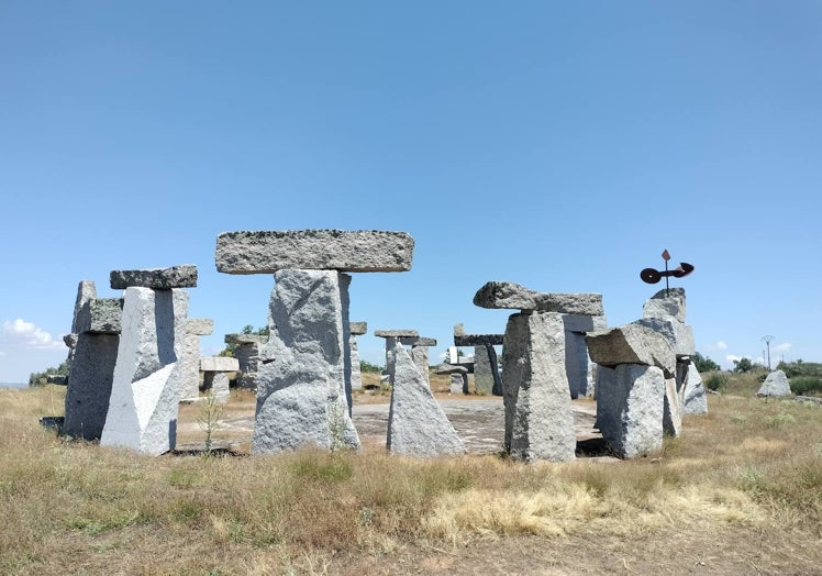 Imagen del ágora, zona que recuerda al cromlech de Stonehenge.