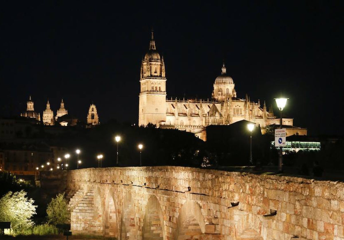 Salamanca de noche.