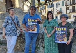 Mónica de Quevedo, Miguel Ángel Sánchez, Inmaculada Martín y Elvira Fernández, este miércoles en Candelario.