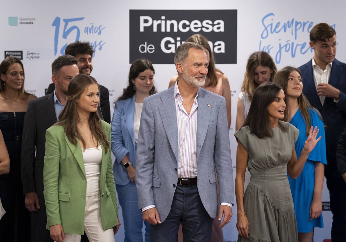 Encuentro de los Reyes, la Princesa Leonor y la Infanta Sofía en un encuentro con los miembros del consejo asesor joven