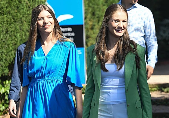 La Princesa Leonor y su hermana, la infanta Sofía en los jardines de Santa Clotilde, Lloret de Mar