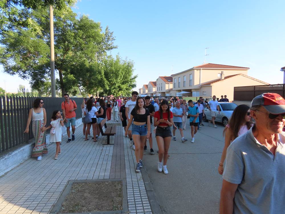 Diversión y revolcones en el festejo con un eral y dos vacas de Villoruela