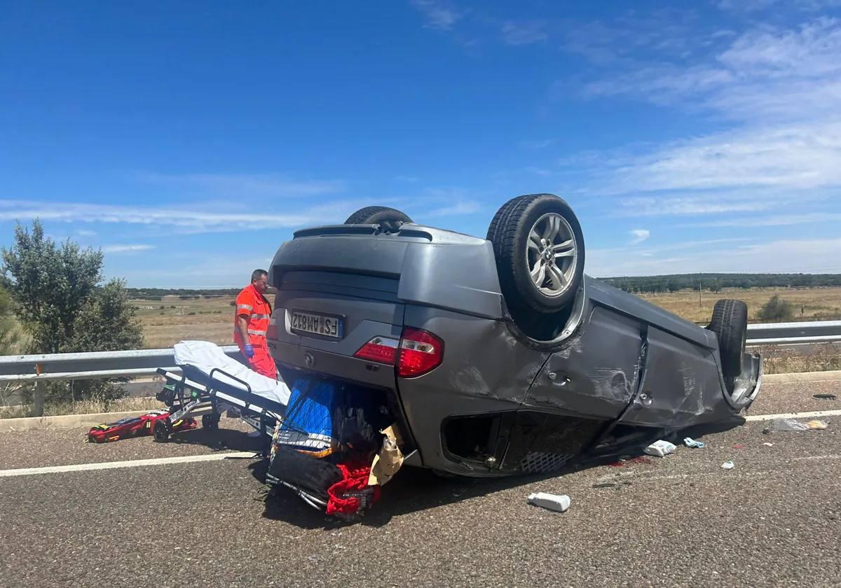 Imagen del coche siniestrado en Aldehuela de la Bóveda.