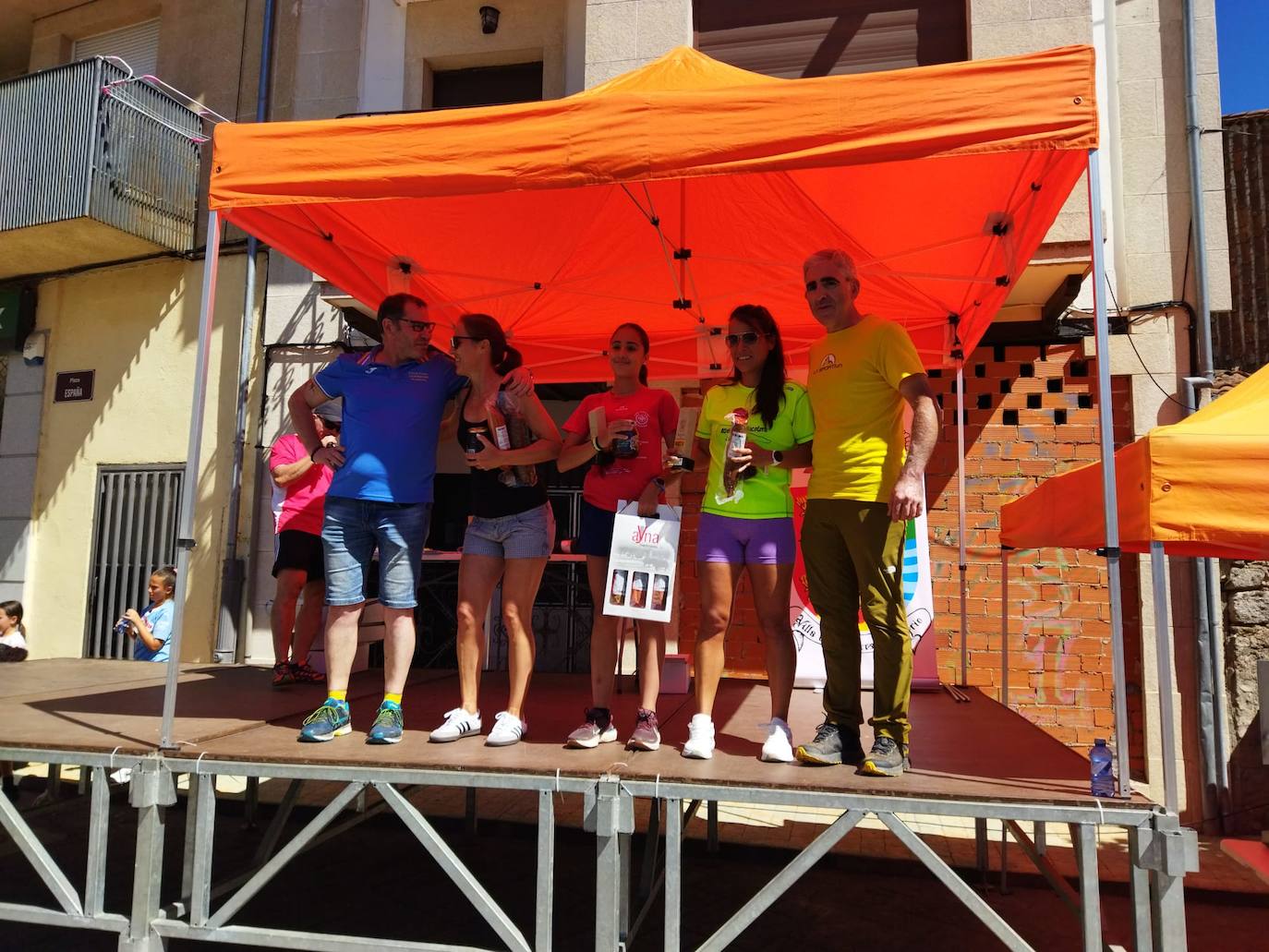 Linares de Riofrío disfruta con el cross de la Honfría