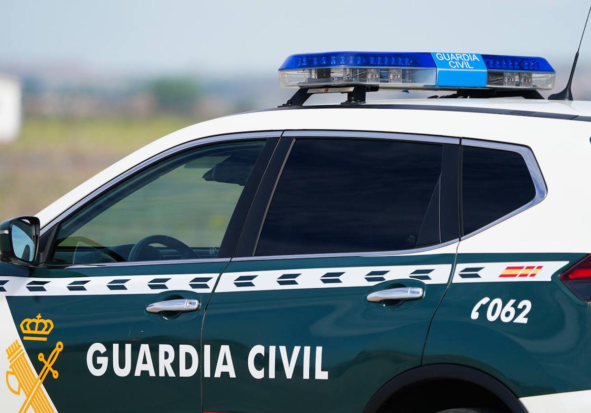 Un hombre de 81 años conduce en sentido contrario en la A-66 durante cinco kilómetros y termina chocando con las biondas