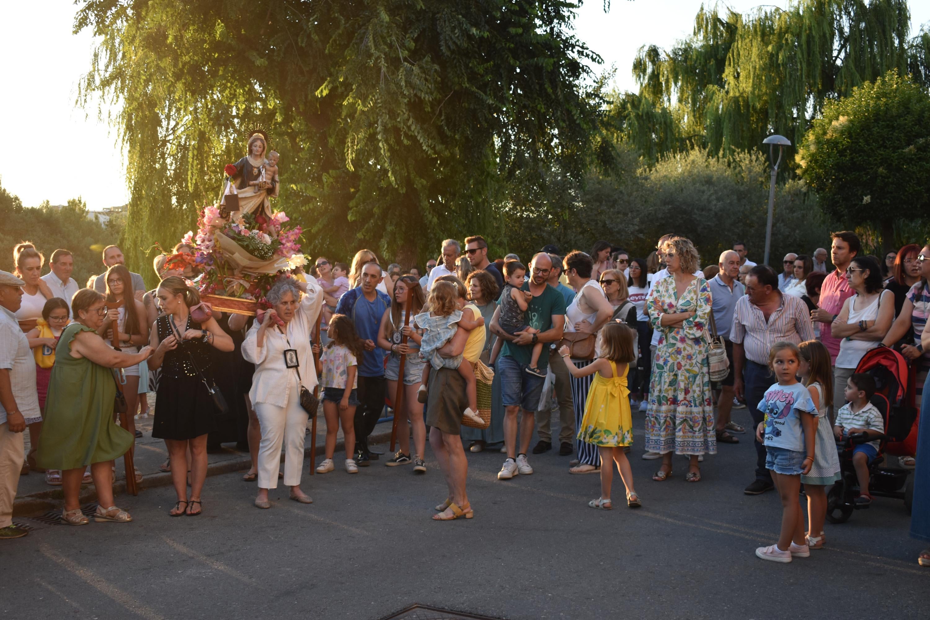 Así ha sido la única procesión fluvial de la provincia con la Virgen del Carmen en Alba de Tormes