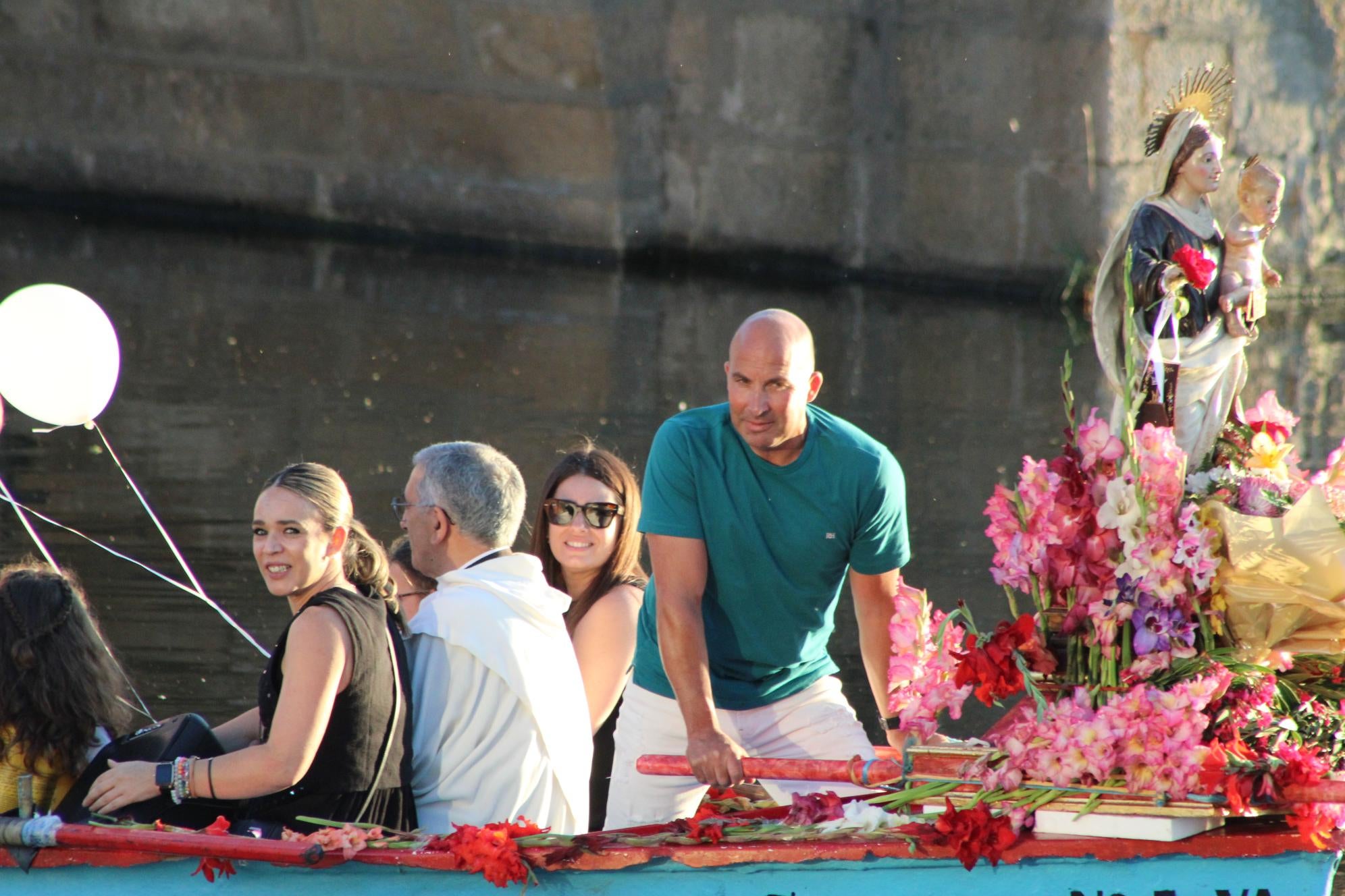 Así ha sido la única procesión fluvial de la provincia con la Virgen del Carmen en Alba de Tormes