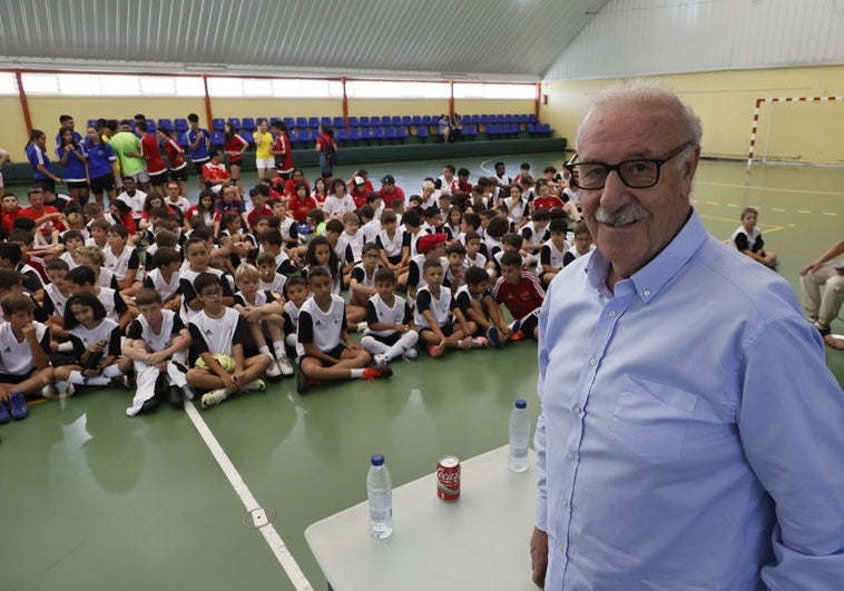 Vicente del Bosque, con los participantes en su campus.