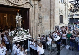 La Virgen del Carmen saliendo de la iglesia