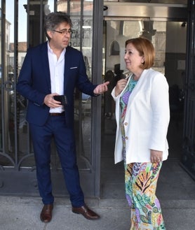 Imagen secundaria 2 - Imágenes de la visita de la subdelegada del Gobierno, Rosa María López, a la ciudad de Béjar con el alcalde, Luis Francisco Martín.