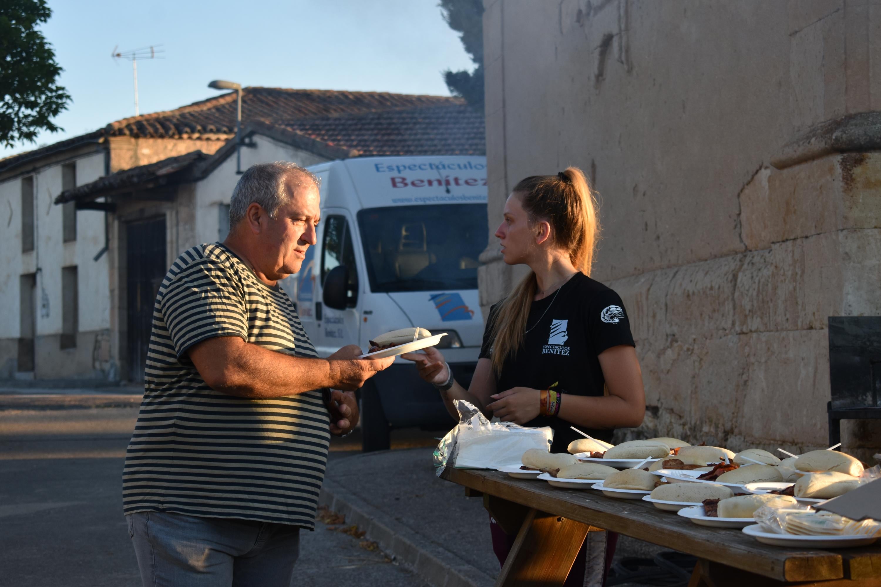 Torresmenudas abre las fiestas de la juventud con una gran cena