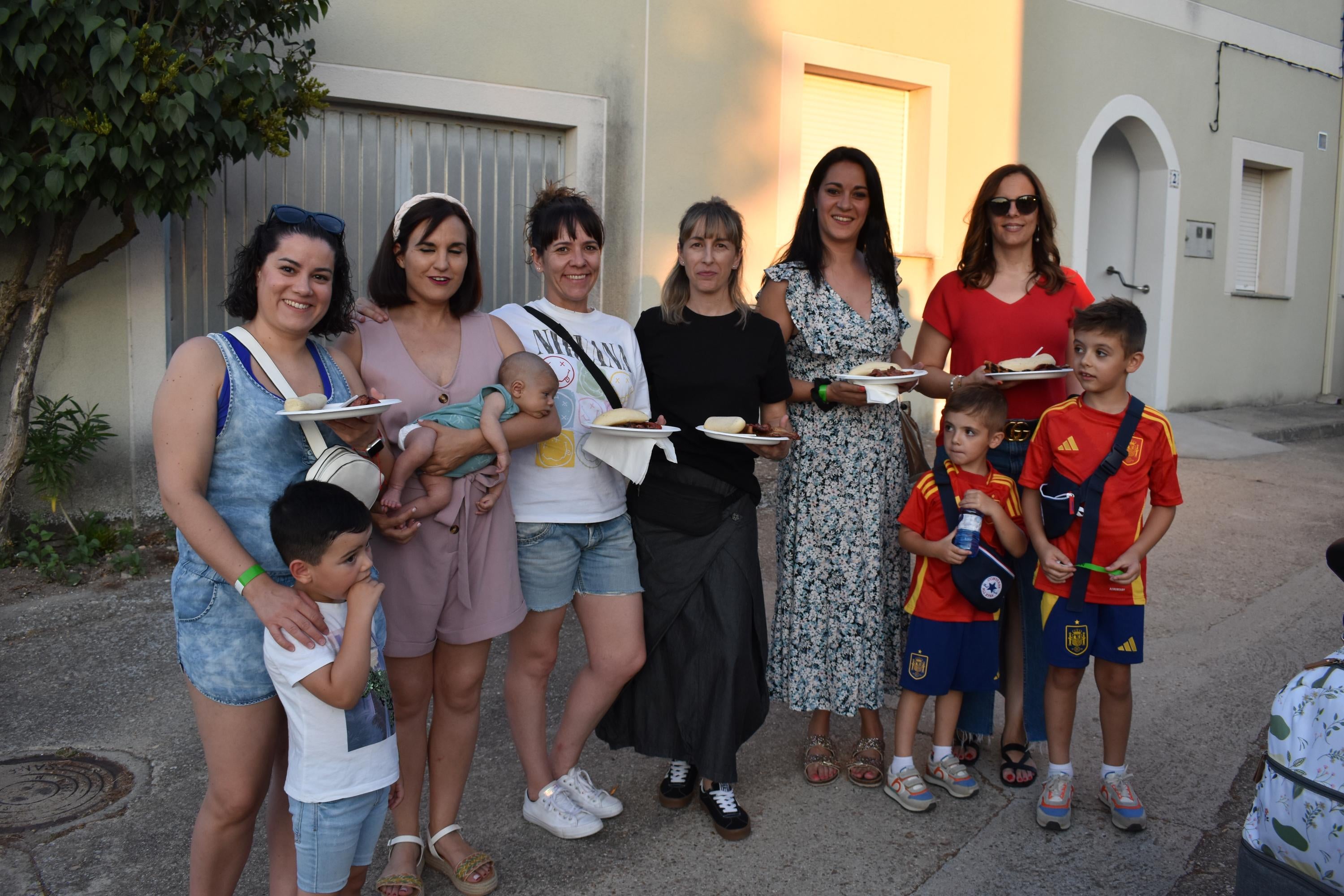 Torresmenudas abre las fiestas de la juventud con una gran cena