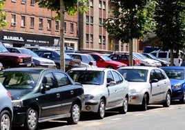 Algunos coches estacionados en la capital.