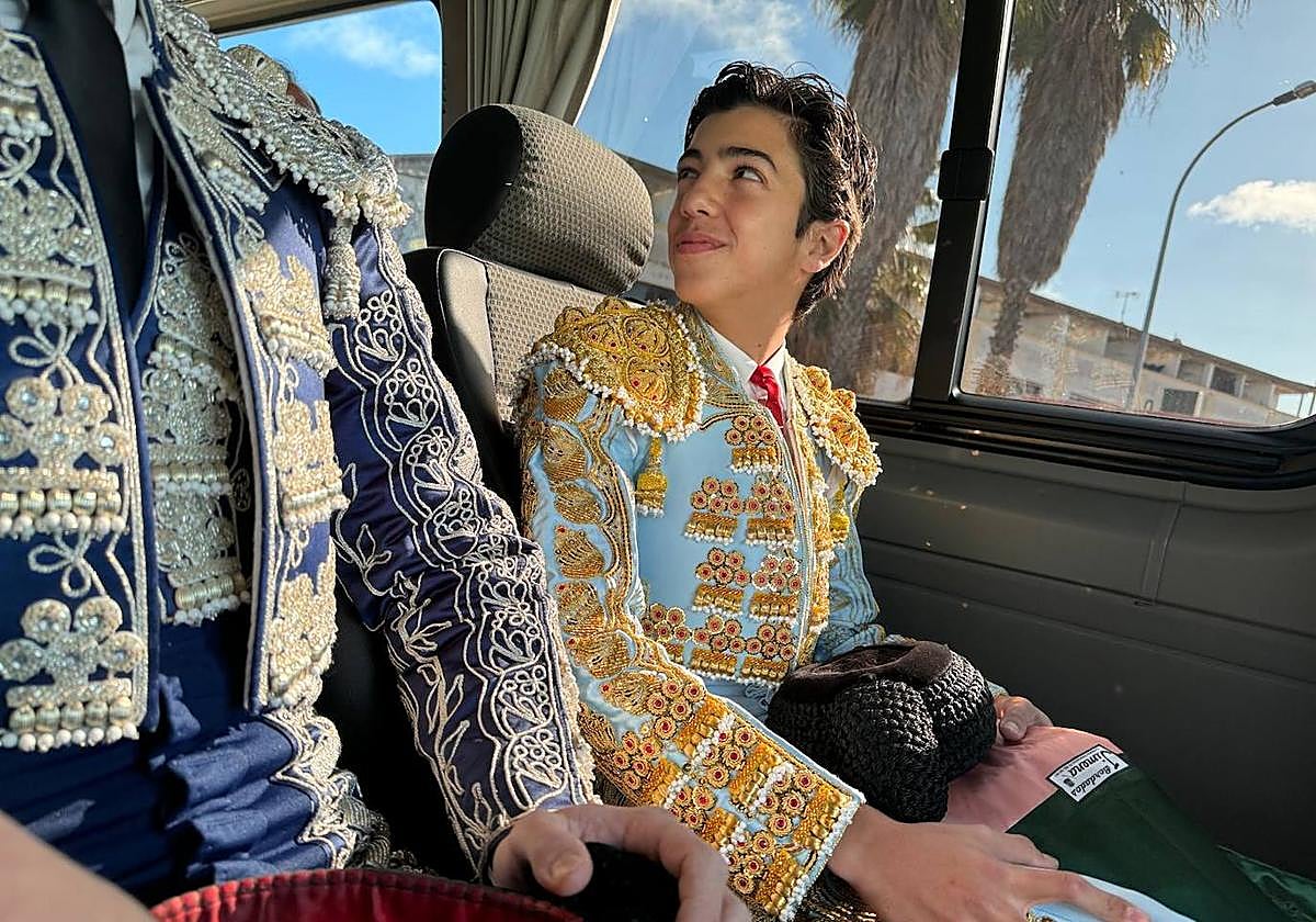 Marco Pérez, en una furgoneta de cuadrillas.